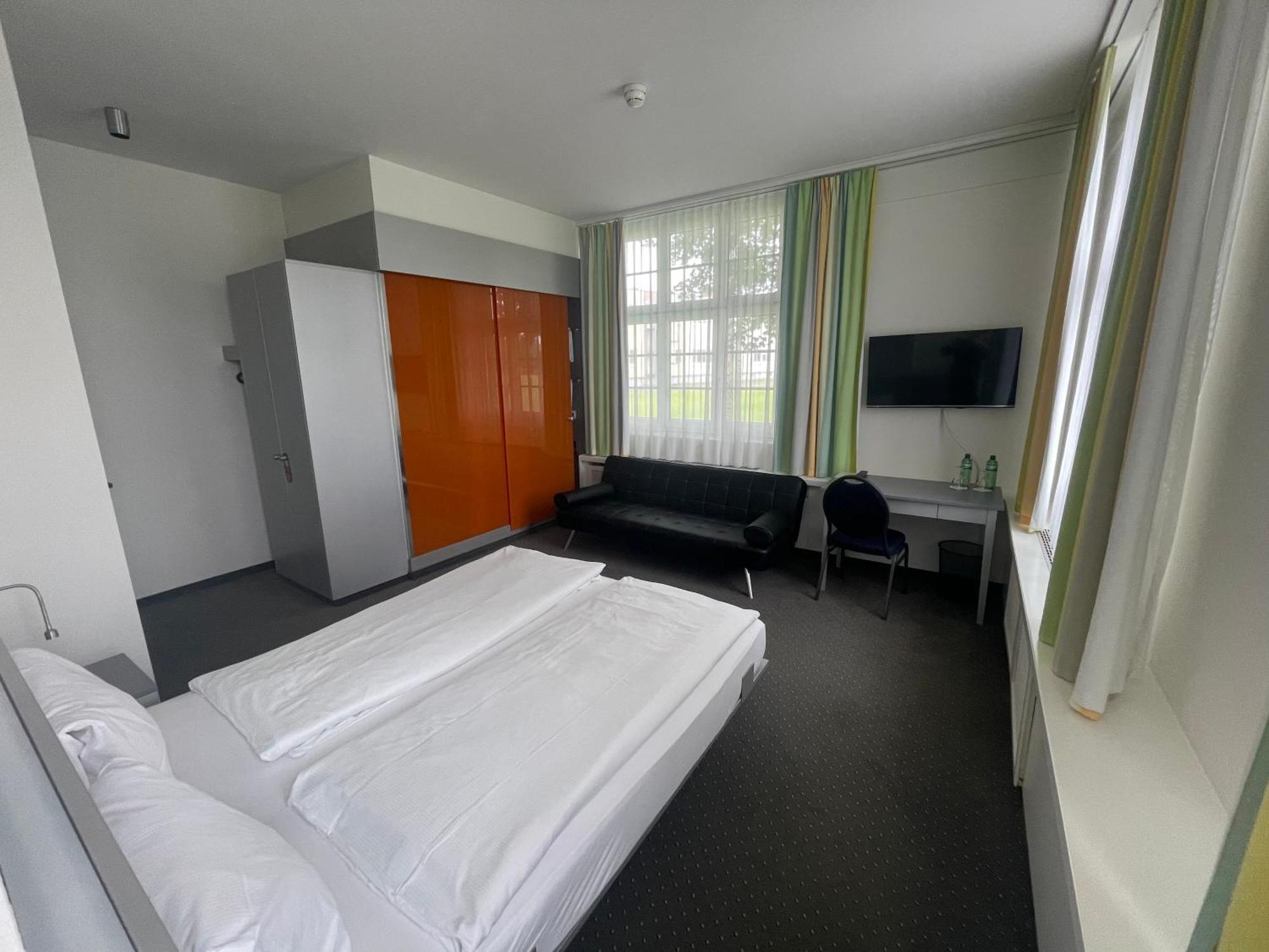 Hotel & Gasthaus Die Perle ペルレン エクステリア 写真