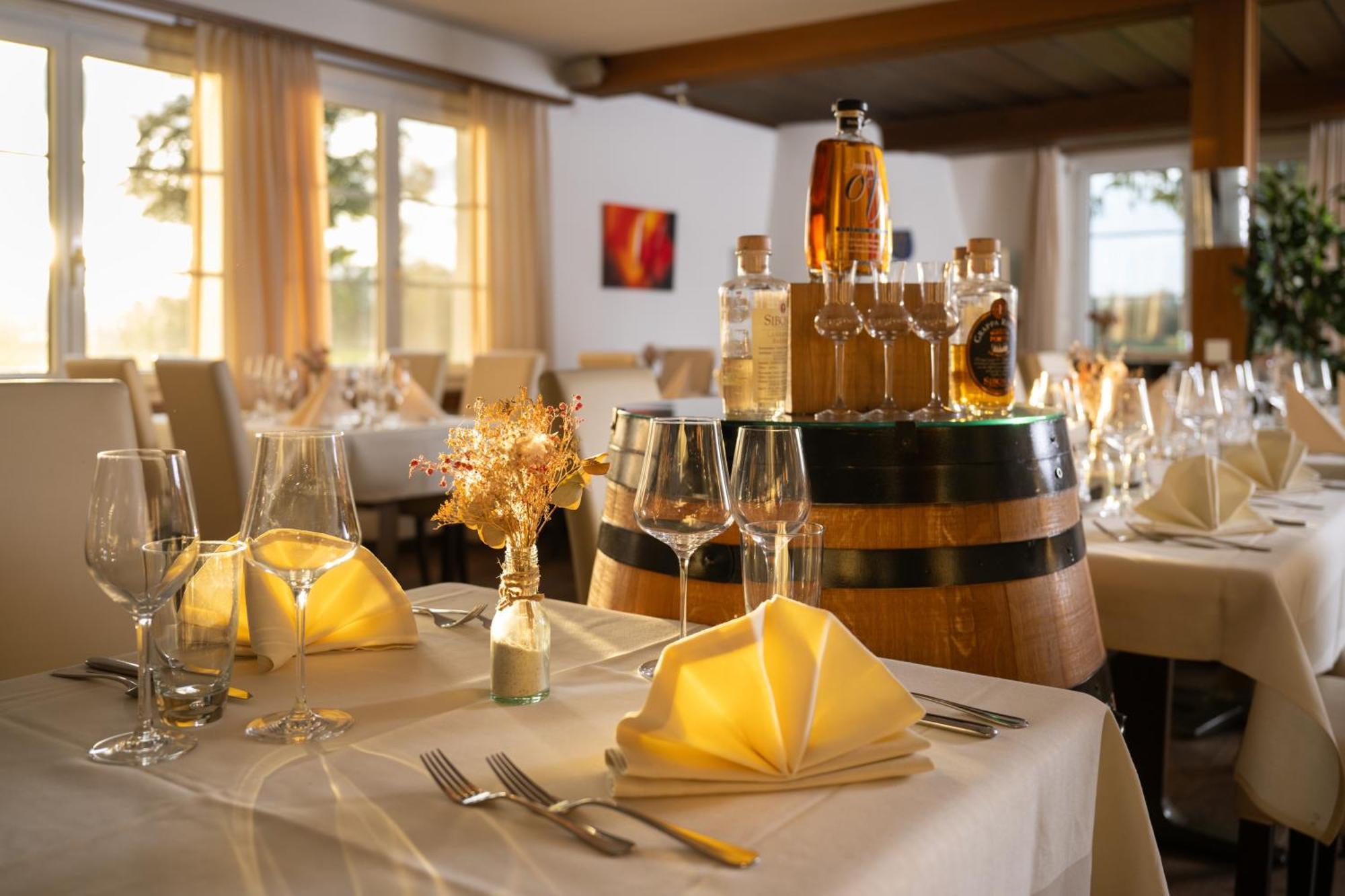 Hotel & Gasthaus Die Perle ペルレン エクステリア 写真