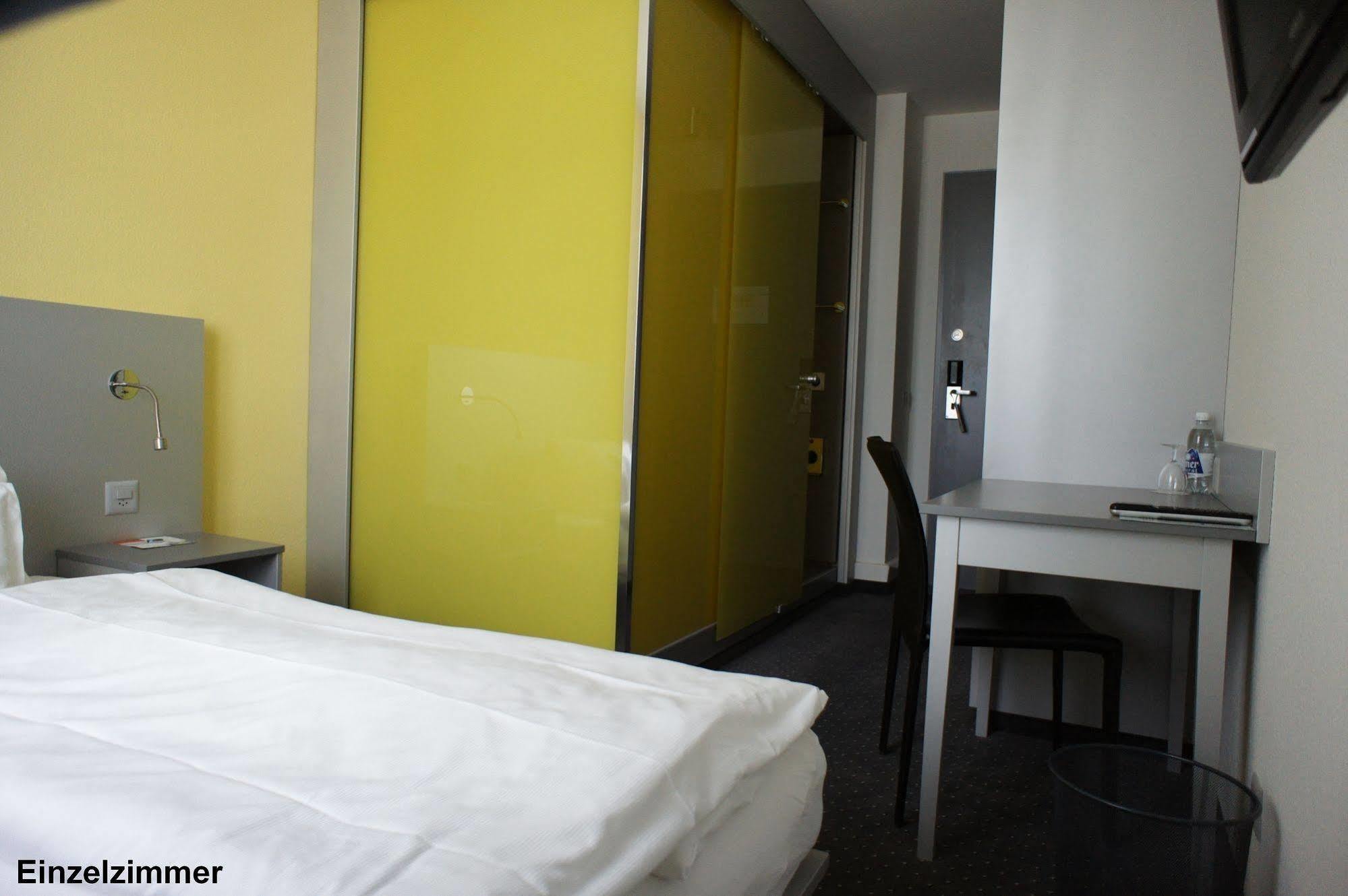 Hotel & Gasthaus Die Perle ペルレン エクステリア 写真